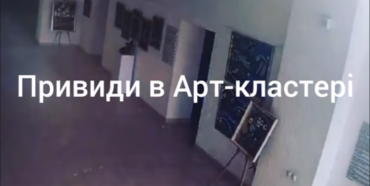 Привиди в Острозі? Рівненський мистецтвознавець опублікував відео падаючих картин в галереї
